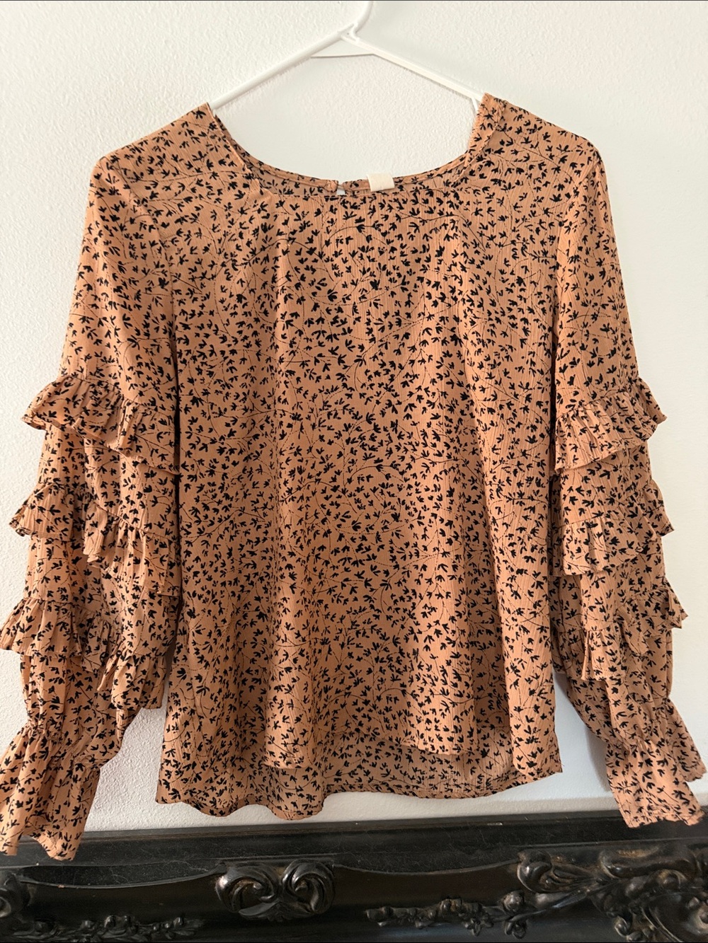 Ruffle-Sleeve Floral Blouse in Tan and Black